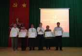 Lễ trao huy hiệu 55, 50, 40  và 30 năm tuổi Đảng cho các Đảng viên của Đảng bộ xã Thanh Phú