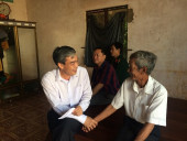 Lãnh đạo thị xã Bình Long thăm chúc tết các gia đình chính sách