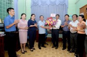 Lãnh đạo Thị ủy thăm bộ phận đài TT - TH Phòng VH - TT thị xã nhân ngày báo chí Cách mạng Việt Nam