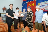Hội Nạn nhân Chất độc Da cam thị xã trao 105 phần quà