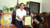 Phó Chủ tịch Thường trực HĐND tỉnh Lê Hoàng Lâm thăm, chúc thọ người cao tuổi thị xã Bình Long