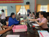Phòng Giao dịch Ngân hàng Chính sách Xã hội thị xã Bình Long thực hiện phiên giao dịch tại xã Thanh Phú