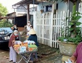Phú Đức: Tặng quà cho những hoàn cảnh khó khăn do ảnh hưởng của dịch Covid-19
