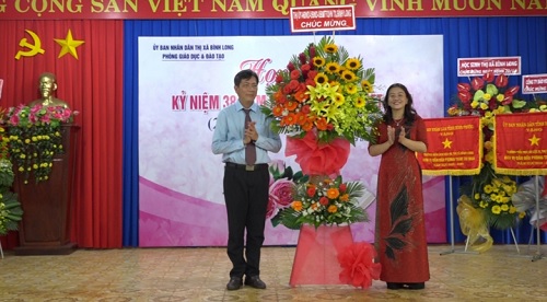 Bình Long họp mặt kỷ niệm 38 năm ngày nhà giáo Việt Nam 20/11