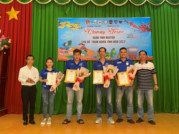 Chương trình “Xuân tình nguyện” chung tay lo tết cho người nghèo tại phường Phú Đức