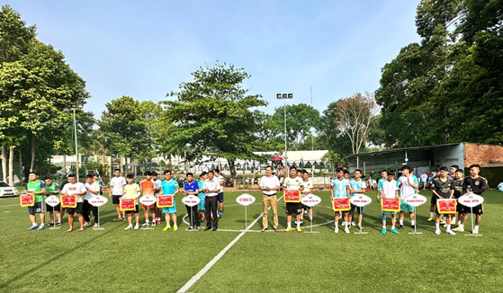 Hơn 80 vận động viên tham gia giải bóng đá chào mừng kỉ niệm ngày giải phóng Miền nam