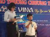 VNPT Vinaphone Bình Phước trao thưởng cho khách hàng may mắn "Vào hè Vina- bay Nga xem world cup"