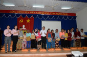 Hội LHPN Phú Thịnh trao 70 phần quà cho hội viên phụ nữ nghèo