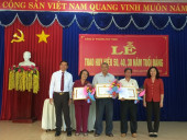 Đảng ủy phường Phú Thịnh trao huy hiệu 50, 40, 30 năm tuổi đảng cho 3 đảng viên