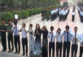 Viếng nghĩa trang liệt sỹ Bình Long - Hớn Quản nhân dịp kỷ niệm Ngày giải phóng tỉnh Bình Phước
