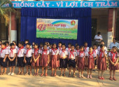 60 em học sinh được kết nạp vào Đội thiếu niên tiền phong Hồ Chí Minh