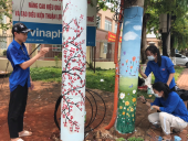 Tuổi trẻ Trường THPT chuyên Bình Long "Mang nét vẽ điểm tô đường phố"