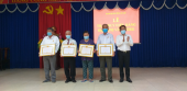 An Lộc trao huy hiệu cao tuổi đảng cho 14 đảng viên