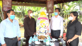Lãnh đạo thị xã Bình Long thăm, tặng quà các chùa dịp lễ Vu lan năm 2021