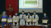 Trung tâm Y tế thị xã Bình Long khen thưởng kíp mổ cấp cứu sản phụ