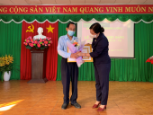 Đảng ủy xã Thanh Lương trao huy hiệu đảng đợt 2/9 và 7/11/2021 cho 8 đảng viên