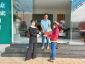 Công ty TNHH TMDV Hưng Thịnh Land trao quà tết cho bà con nghèo, khó khăn thuộc khu phố Bình Tây, phường Hưng Chiến