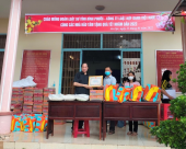 Trao 80 phần quà tết cho người nghèo phường An Lộc và Phú Đức