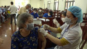 Tỷ lệ tiêm vắc xin phòng Covid - 19 mũi nhắc lại và bổ sung tại  thị xã Bình Long đạt tỷ lệ cao
