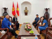 Anh hùng LLVT nhân dân Nguyễn Thành Trung thăm và tặng quà người nghèo thị xã Bình Long