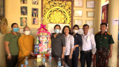 Lãnh đạo thị xã Bình Long thăm tặng quà các cơ sở tôn giáo nhân dịp  lễ phật đản Phật lịch 2566