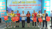 Hơn 80 cán bộ, giáo viên, nhân viên tham gia giải bóng chuyền chào mừng kỷ niệm 40 năm ngày Nhà giáo Việt Nam