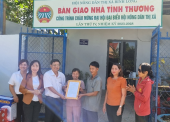 Hội Nông dân thị xã Bình Long trao nhà tình thương cho hộ bà Nguyễn Thị Nên