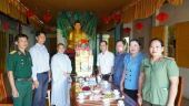Lãnh đạo thị xã Bình Long thăm, tặng quà các chùa dịp lễ Vu lan năm 2023