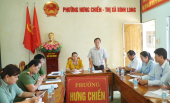 Phó chủ tịch UBND thị xã Nguyễn Anh Đức kiểm tra công tác tôn giáo tại phường Hưng Chiến