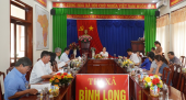 Phó Bí thư Thị ủy, Chủ tịch UBND thị xã Hoàng Thị Hồng Vân họp thành viên UBND thị xã