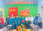 Chi bộ Quân sự phường Phú Đức tổ chức kết nạp đảng viên mới