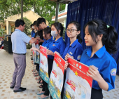 Trường THPT thị xã Bình Long hưởng ứng cuộc vận động “Tự hào một dải non sông Việt Nam”