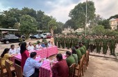 Phó Bí thư Thị ủy, Chủ tịch UBND thị xã Hoàng Thị Hồng Vân thăm, động viên lực lượng trực tết nguyên đán Giáp Thìn