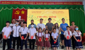 Trao tặng học bổng và xe đạp cho học sinh khó khăn, trẻ mồ côi trên địa bàn phường Phú Đức