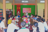 Phó Bí thư, Chủ tịch UBND thị xã Hoàng Thị Hồng Vân thăm chúc tết, kiểm tra công tác thực hiện kỷ luật kỷ cương hành chính