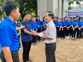 Lãnh đạo thị xã Bình Long thăm, động viên đội hình tình nguyện tiếp sức mùa thi