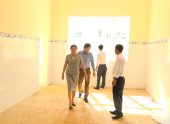 Chủ tịch UBND thị xã Hoàng Thị Hồng Vân kiểm tra tiến độ thi công trường THPT thị xã Bình Long (mới)