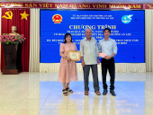 HỘI LIÊN HIỆP PHỤ NỮ PHƯỜNG AN LỘC TRAO QUÀ TẾT ẤT TỴ NĂM 2025 CHO HỘ CÓ HOÀN CẢNH KHÓ KHĂN