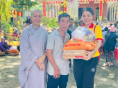200 phần quà trao tặng người có hoàn cảnh khó khăn phường Hưng Chiến