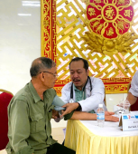 Bình Long: 500 người dân được tặng quà, khám bệnh miễn phí