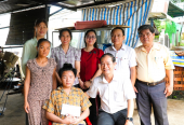 Lãnh đạo thị xã Bình Long thăm tặng quà trẻ em nhân dịp  Quốc tế thiếu nhi 1-6