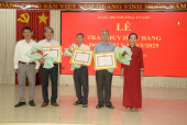 Đảng bộ phường An Lộc trao tặng Huy hiệu Đảng đợt 3/2 và 19/5 năm 2025