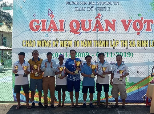 32 vận động viên tham gia giải quần vợt chào mừng 10 năm thành lập thị xã Bình Long