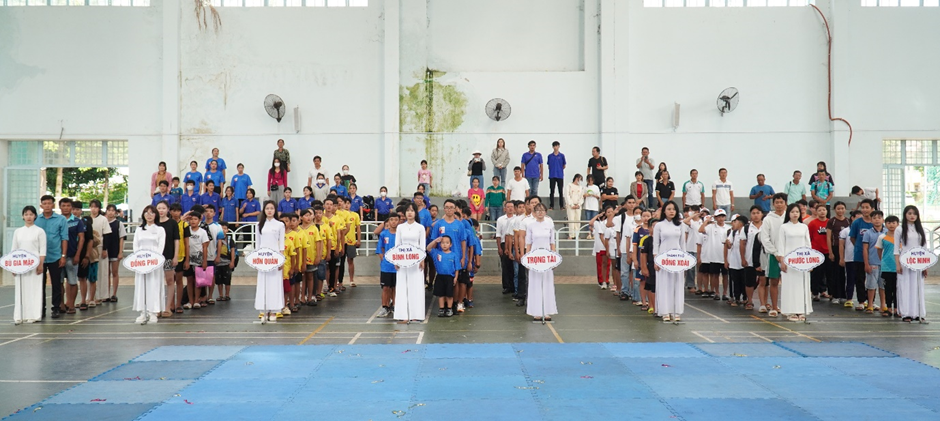 Hơn 200 vận động viên tham gia giải bơi các lứa tuổi tỉnh Bình Phước  năm 2024