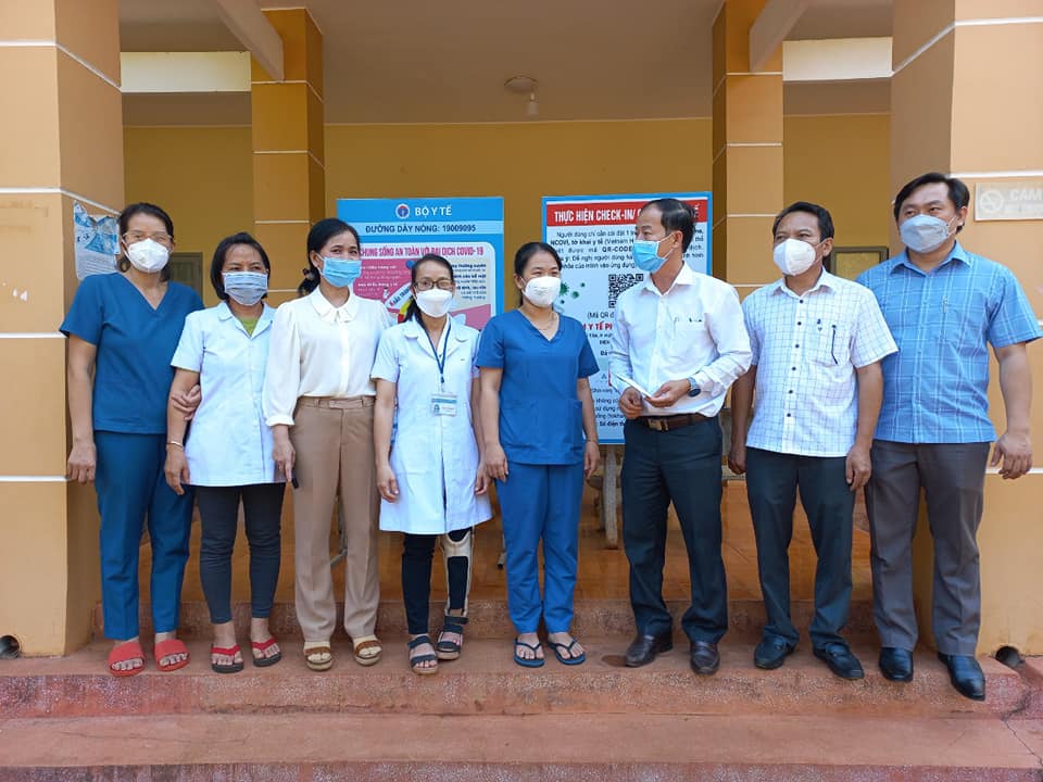 lãnh đạo UBND   Trung tâm y tế thăm chúc tết trạm y tế phường