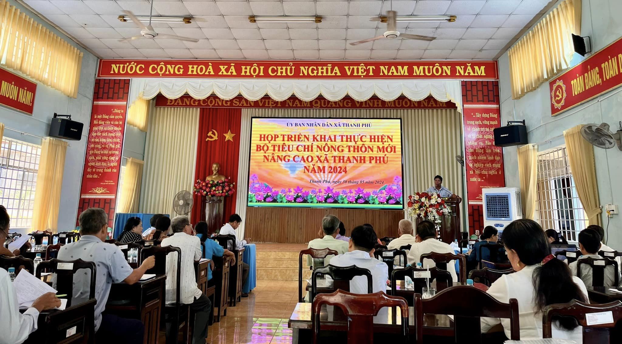 Chủ tịch UBND xã Thanh Phú Nguyễn Văn Cương, Chủ trì Hội nghị